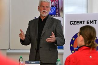 Pavel se postavil vládě: Nikdo mi nemůže zakázat jet na summit NATO